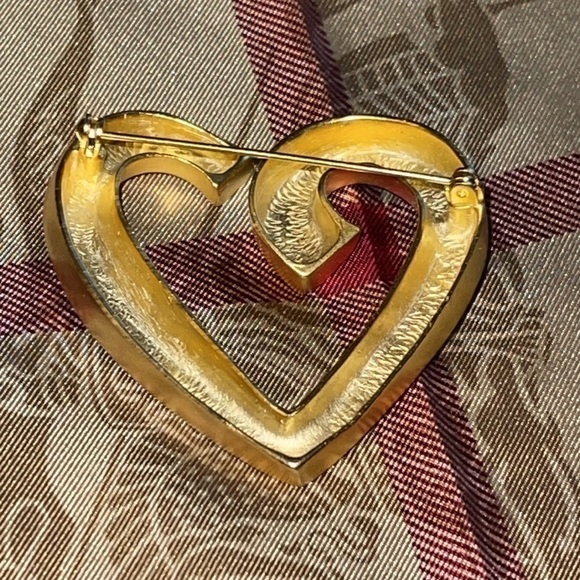 VINTAGE Gold Plated Large Heart Brooch - Picture 5 of 11